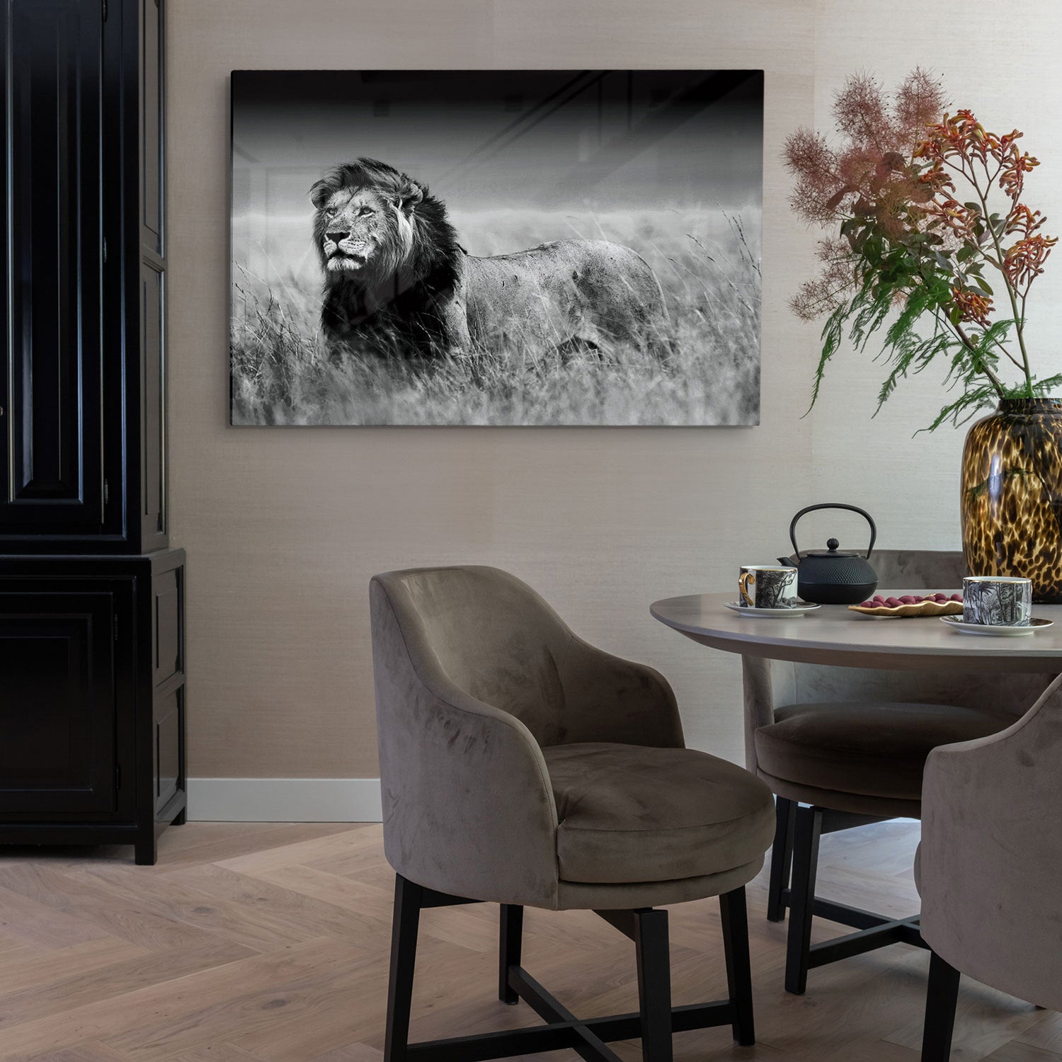 Glasschilderij - Lion in the wild - 120x80cm
