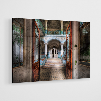 Glasschilderij - Verlaten hal - 120x80cm