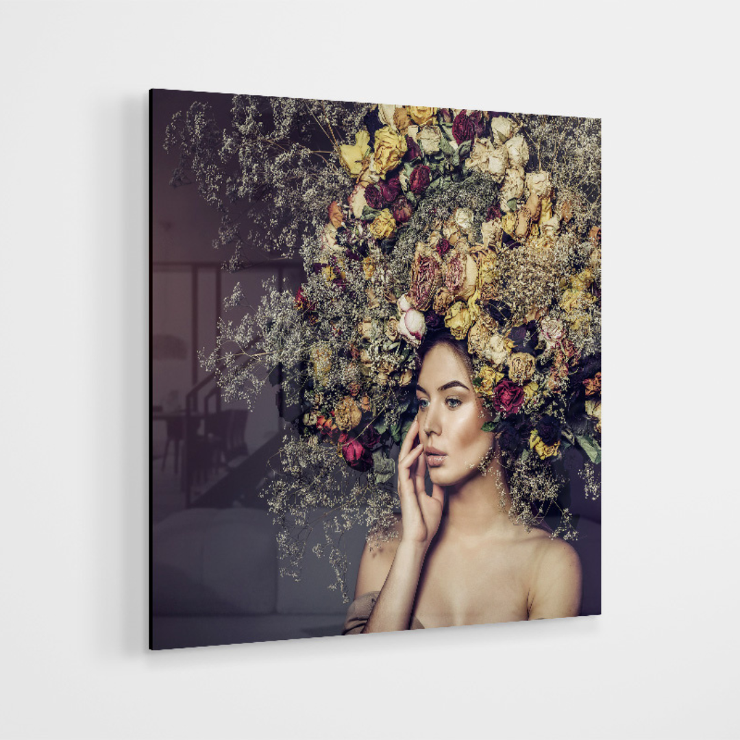 Glasschilderij - Woman with flowers - 80x80cm