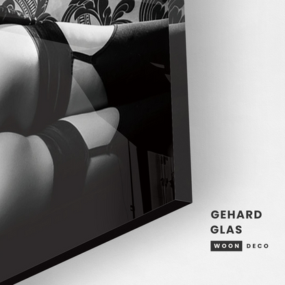 Glasschilderij - Vrouw in lingerie - 60x90cm
